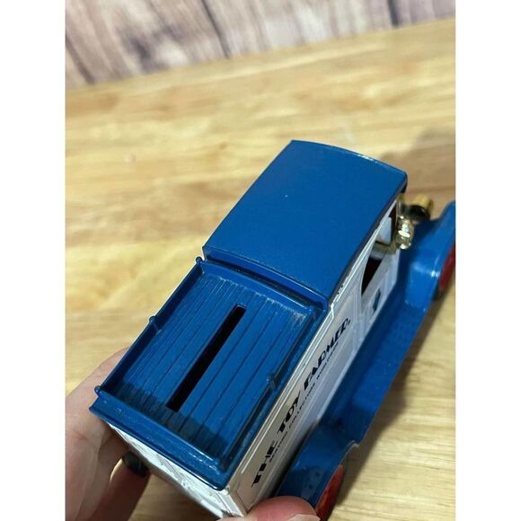 Ertl The Toy Farmer  Ford Model T Delivery Van Coin Bank - Picture 6 of 10